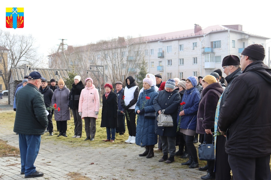 Ежегодно 30 октября в России этот день посвящают памяти жертв политических репрессий. Русская Православная Церковь особо поминает всех невинно убитых в годы жестокого террора и репрессий.