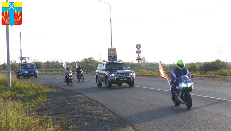 Вчера, в 6 утра, состоялся автомобильный крестный ход с перенесением Почаевской иконы Божьей Матери из Кафедрального собора Новомучеников и Исповедников Российских города Исилькуль в храм Почаевской Божьей Матери села Украинки Исилькульского района.