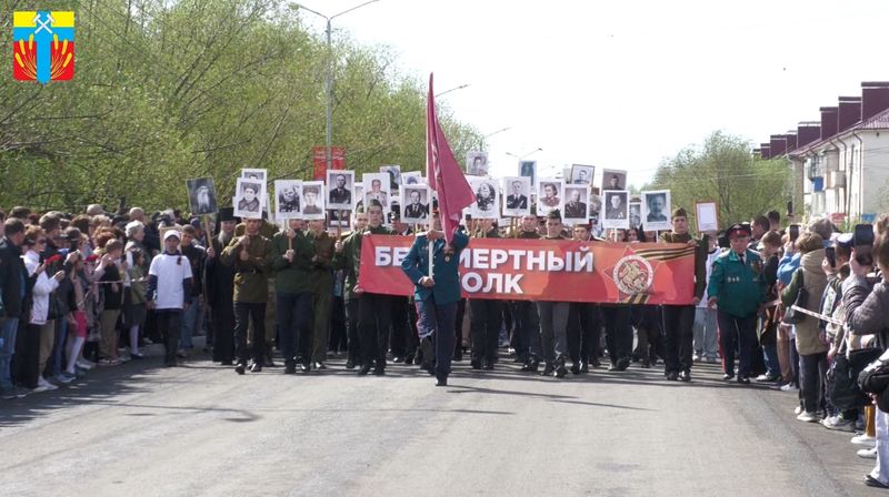 Сегодня, 9 мая, в Исилькуле прошло шествие «Бессмертного полка», в котором приняли участие местные жители. Эта акция — дань памяти героям Великой Отечественной войны, позволяющая потомкам почтить подвиг своих предков.