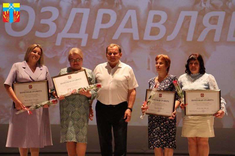 8 июня по всей стране отмечается День социального работника, который был установлен 27 октября 2000 года Указом Президента Росси В. В. Путина.